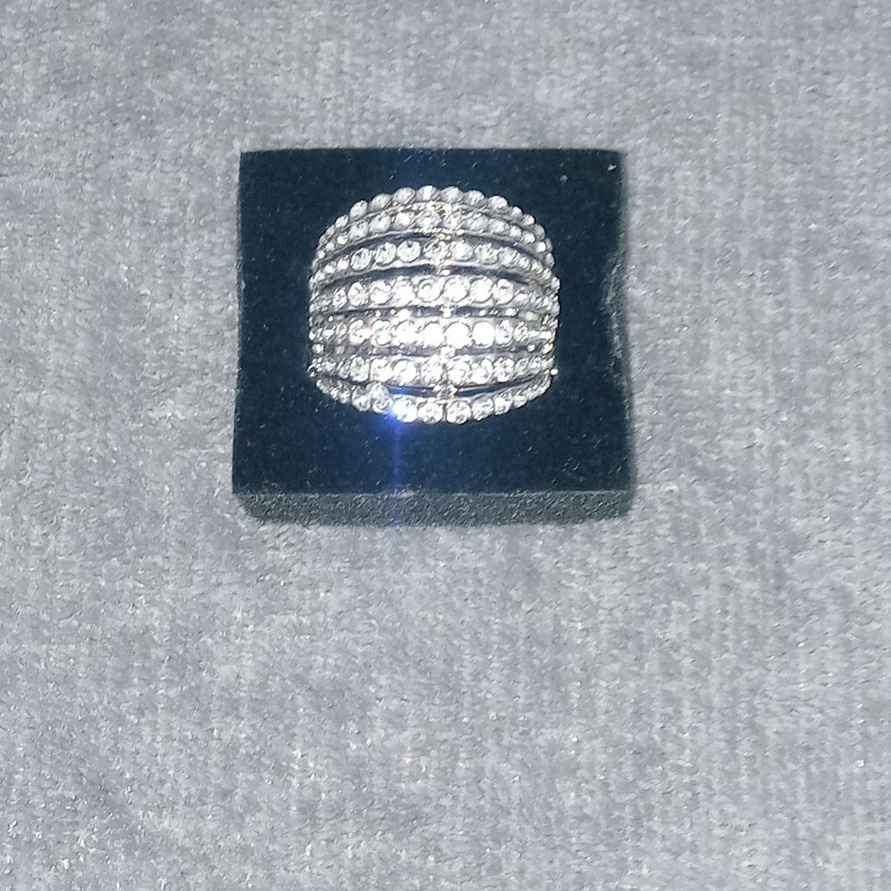 BLINDING BRILLIANCEWHITE RHINESTONE RING